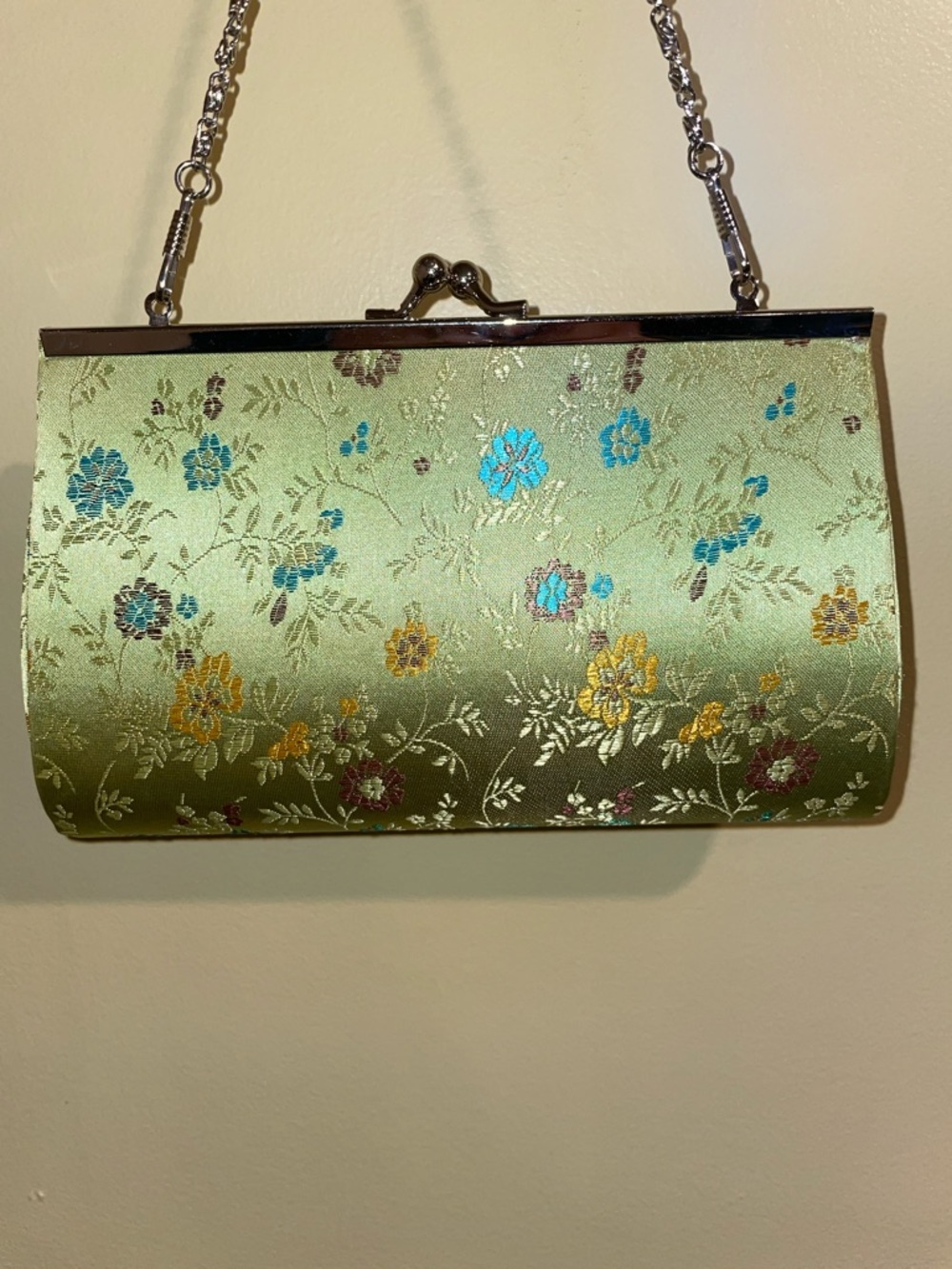 Chartreuse Kiss Lock Floral Chain Clutch - Picture 2 of 5
